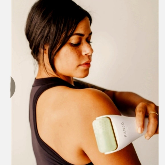 Kanjo Soothing Ice Roller Helps de-puff skin Migraines Pain Relief! New in box! - Picture 8 of 13